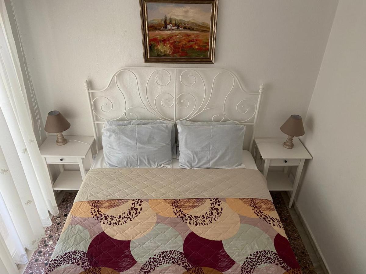 ניאה מודאניה Stefani Apartment With A Sea View Terrace! מראה חיצוני תמונה